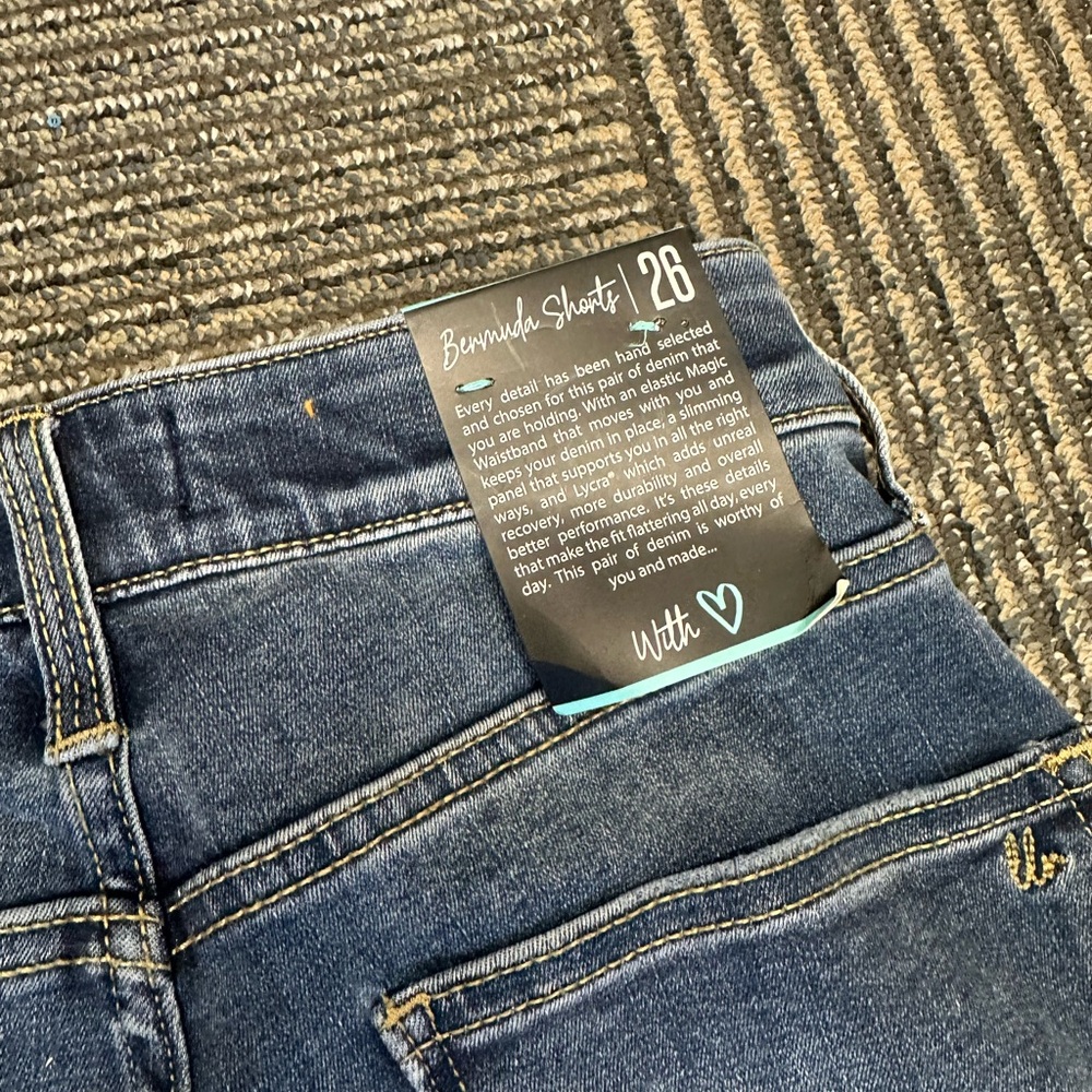 NWT LuLaRoe Bermuda Denim Shorts Sz 26 - Picture 4 of 4